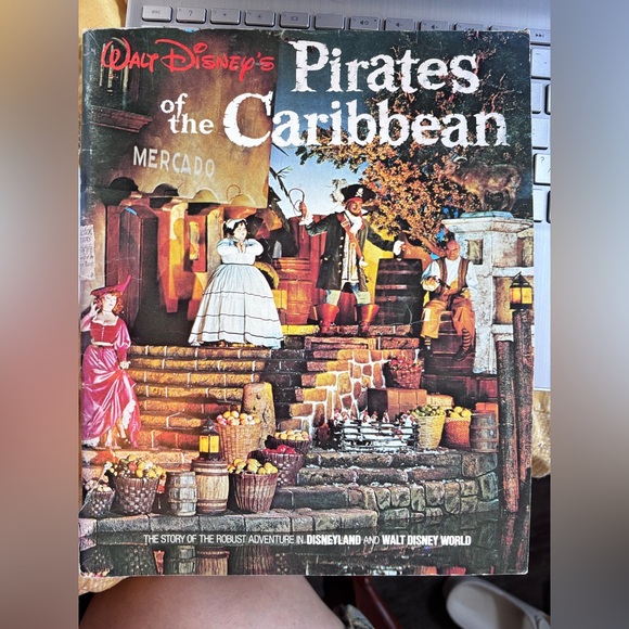 Pirates of the Caribbean Vintage book 1976 - Picture 1 of 5